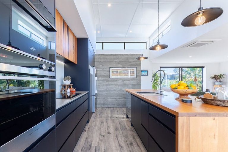 Photo of property in 9 Te Heke Place, Waikanae, 5036