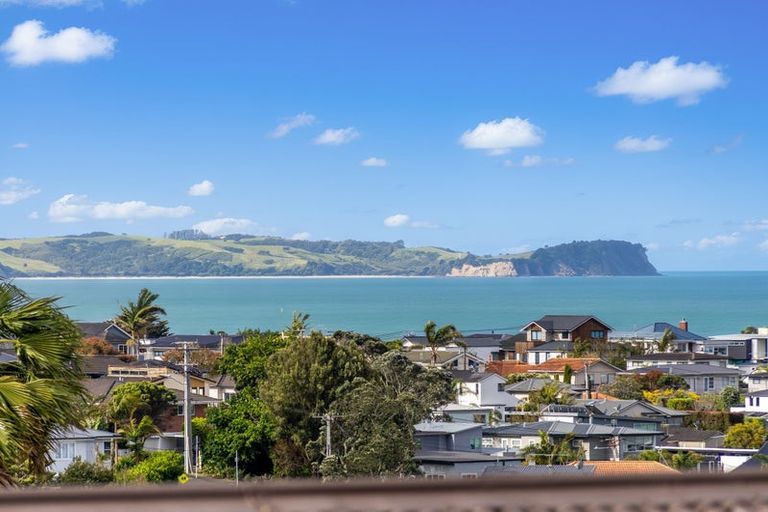Photo of property in 1 Braemar Road, Rothesay Bay, Auckland, 0630