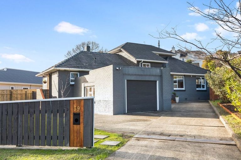 Photo of property in 39 Whitemans Road, Silverstream, Upper Hutt, 5019