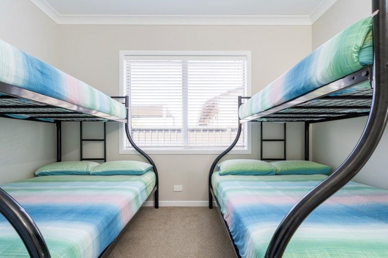 Photo of property in 4 Eyre Street, Henderson, Auckland, 0612