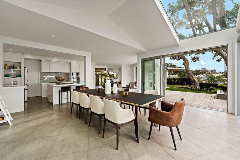 Photo of property in 43 Clifton Road, Hauraki, Auckland, 0622