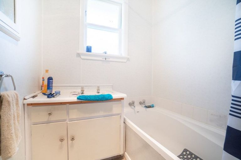 Photo of property in 6 Rochester Street, Awapuni, Palmerston North, 4412