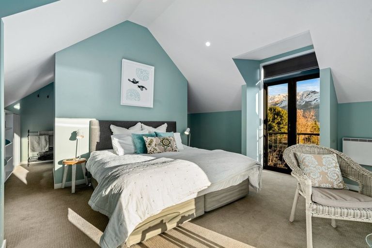 Photo of property in 8b Minaret Ridge, Wanaka, 9305
