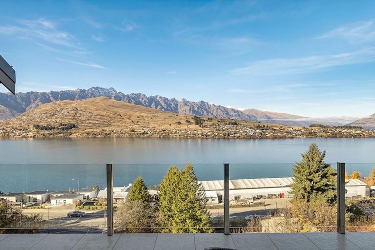Photo of property in 2/11 Gum Lane, Queenstown, 9300