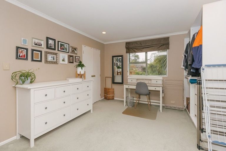 Photo of property in 8a Williams Terrace, Fitzherbert, Palmerston North, 4410