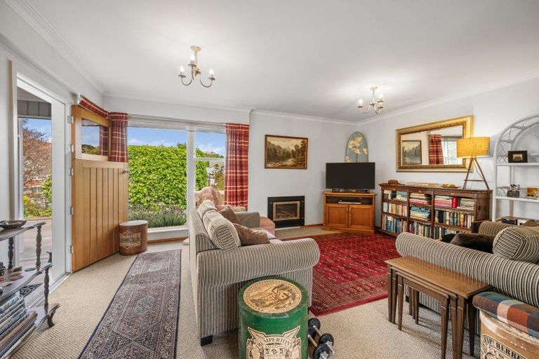 Photo of property in 15a Enfield Road, Hospital Hill, Napier, 4110