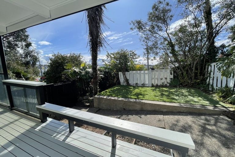 Photo of property in 1/74 Sunnybrae Road, Hillcrest, Auckland, 0627