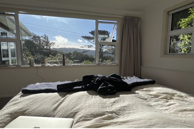 Photo of property in 9 Lomond Street, Newlands, Wellington, 6037