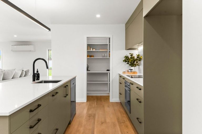 Photo of property in 23 George Yee Place, Taradale, 4112