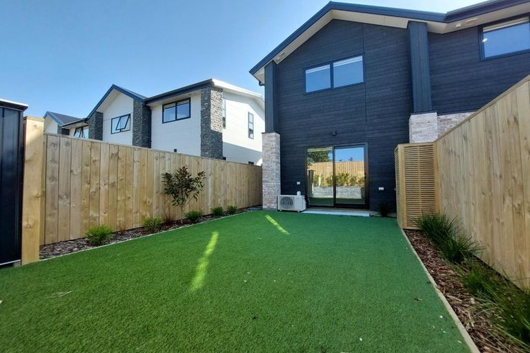 Photo of property in 4/10 Fathom Place, Te Atatu Peninsula, Auckland, 0610