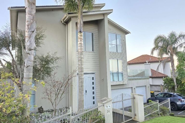 Photo of property in 34 Leburn Crescent, Flat Bush, Auckland, 2016