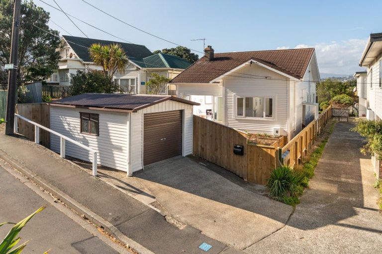 Photo of property in 113 Queens Drive, Lyall Bay, Wellington, 6022