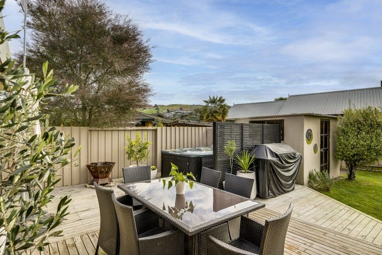 Photo of property in 4 Hetley Crescent, Taradale, Napier, 4112