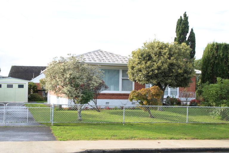 Photo of property in 1 Hallberry Road, Mangere East, Auckland, 2024