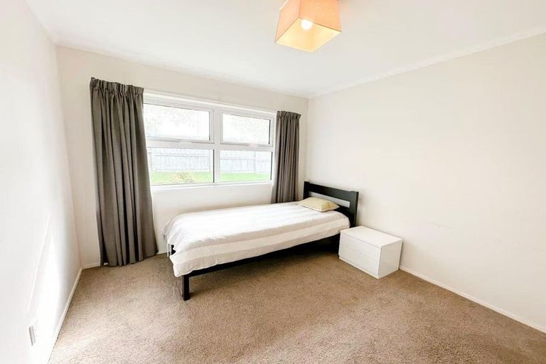 Photo of property in 5 Glenmore Road, Sunnyhills, Auckland, 2010