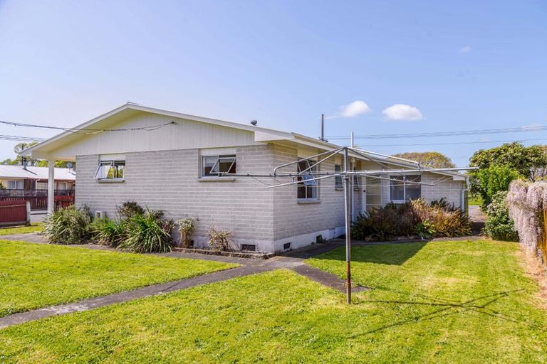 Photo of property in 72 New York Street, Martinborough, 5711