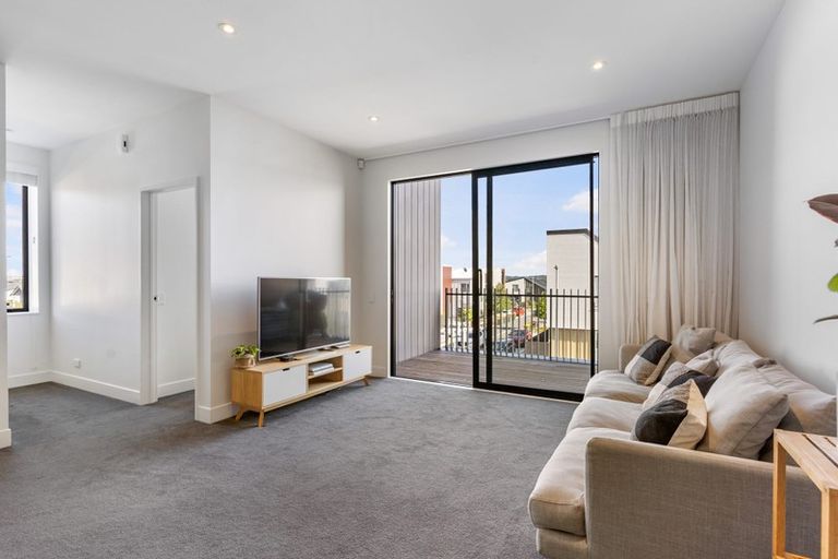 Photo of property in 2/117 Buckley Avenue, Hobsonville, Auckland, 0616
