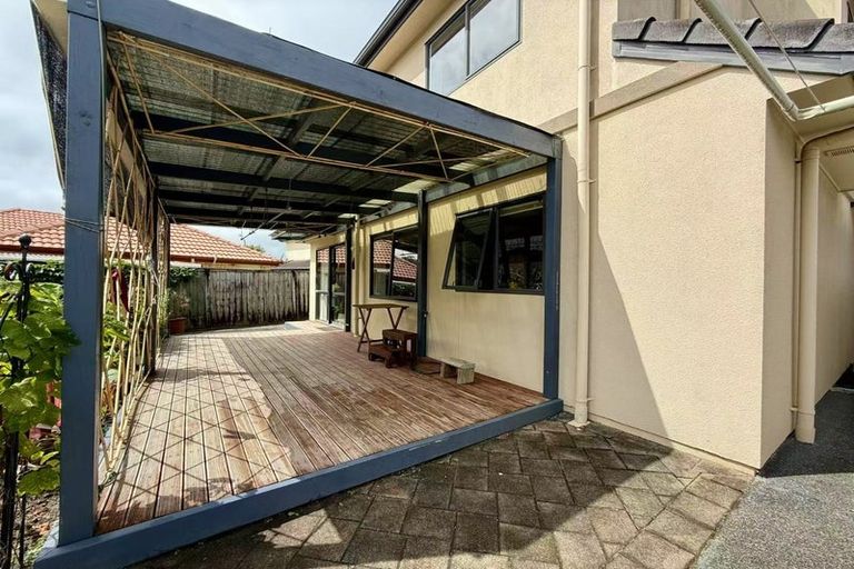 Photo of property in 8 Applebox Lane, Henderson, Auckland, 0612