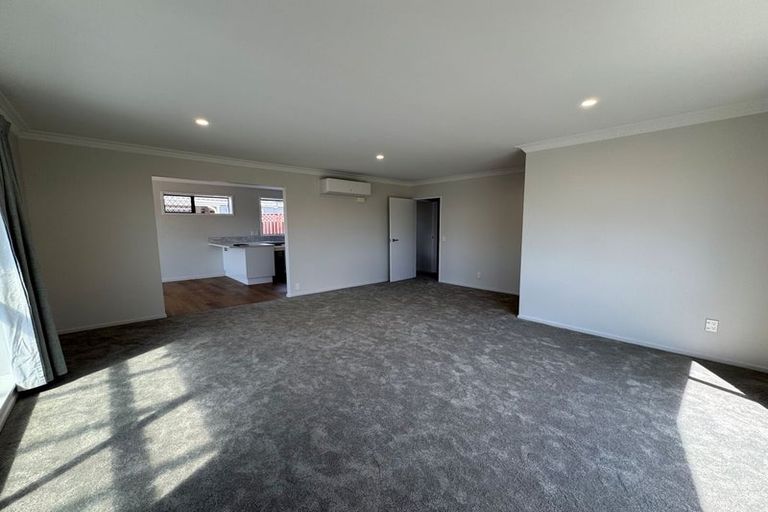 Photo of property in 2 Pyatt Place, Redwood, Christchurch, 8051