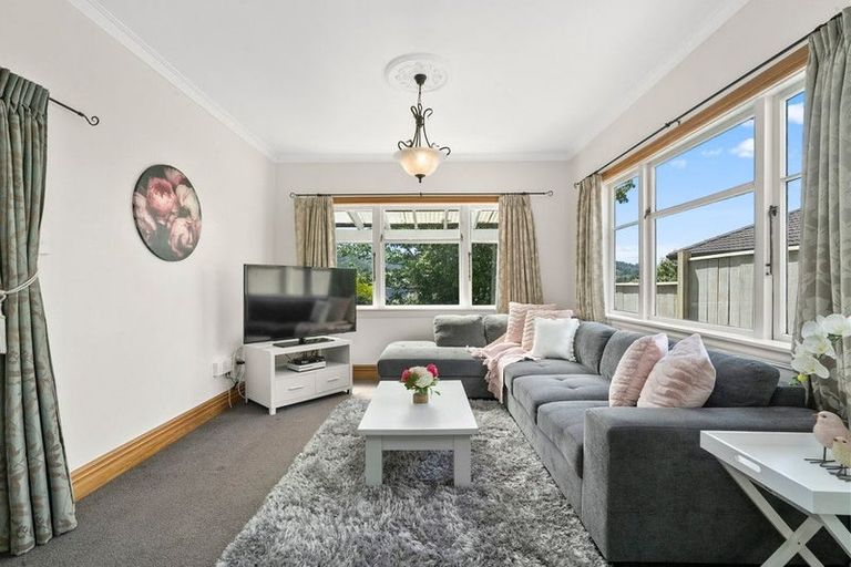 Photo of property in 4 Hillside Drive, Maoribank, Upper Hutt, 5018
