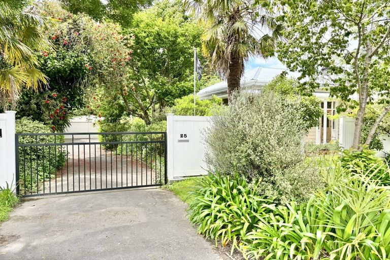 Photo of property in 25 Carruthers Street, Otane, 4202