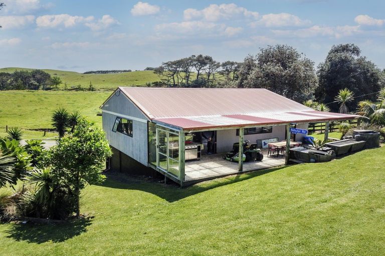 Photo of property in 476 Rehutai Road, Baylys Beach, Dargaville, 0377