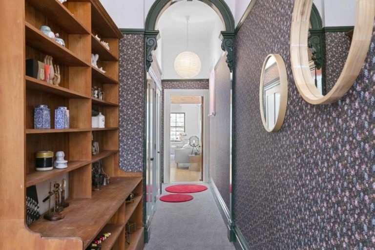 Photo of property in 10 Ranfurly Terrace, Mount Cook, Wellington, 6021