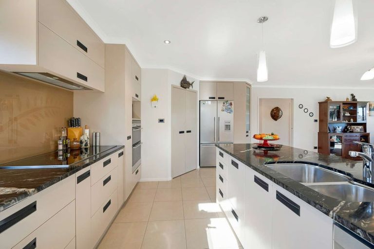 Photo of property in 76 Orotu Drive, Poraiti, Napier, 4112