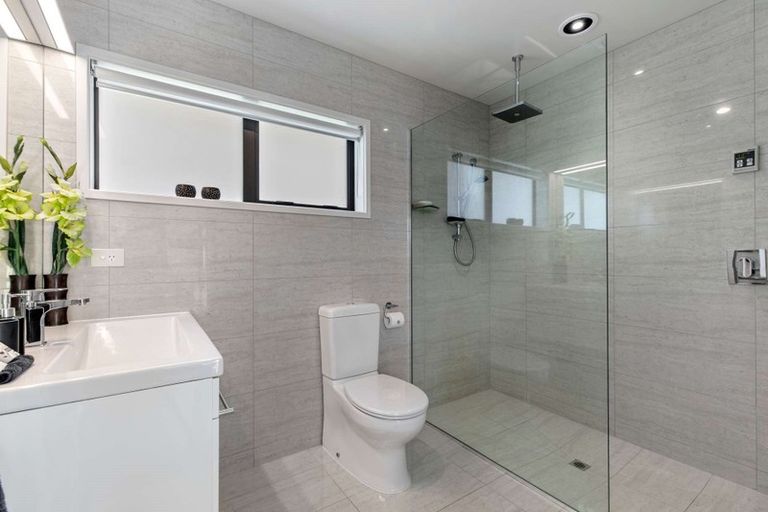 Photo of property in 32 Ripple Grove, Waiuku, 2123