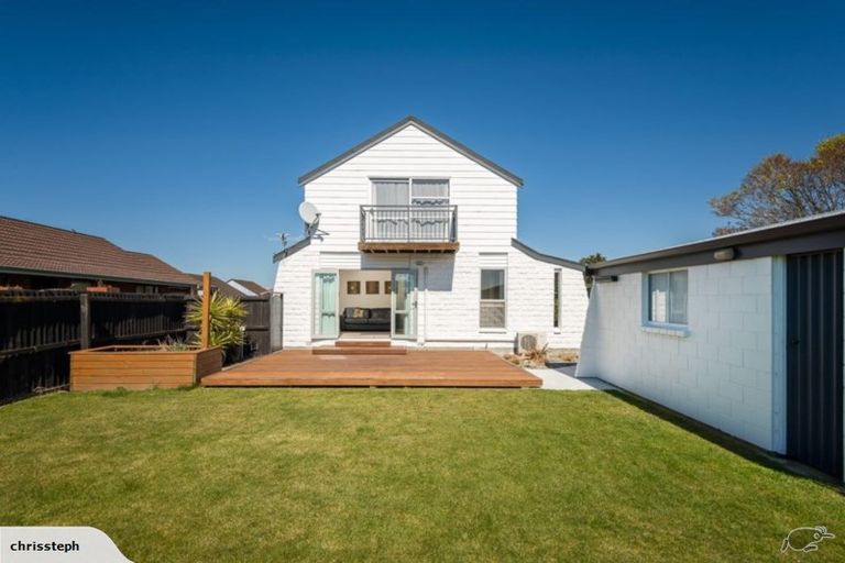 Photo of property in 18 Heathglen Avenue, Parklands, Christchurch, 8083