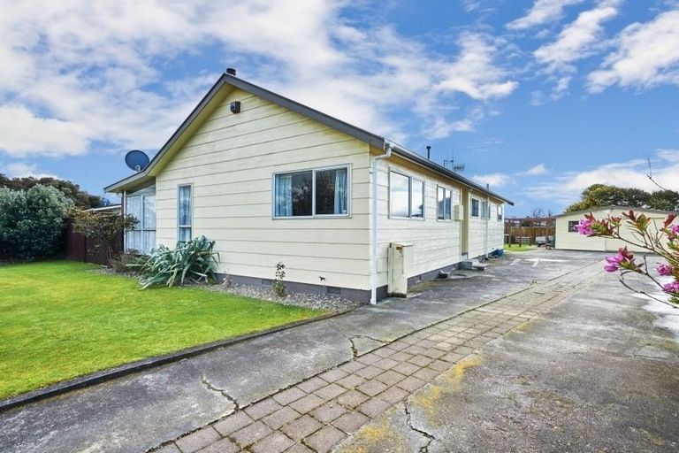 Photo of property in 10 Grange Place, Milson, Palmerston North, 4414