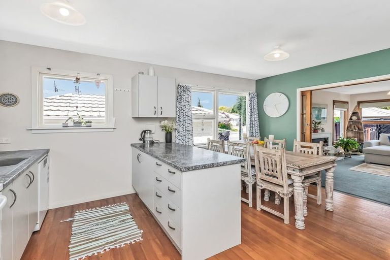 Photo of property in 26 Staveley Street, Avonhead, Christchurch, 8042