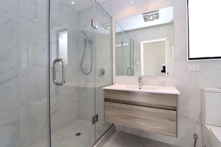Photo of property in 127b Oreil Avenue, West Harbour, Auckland, 0618