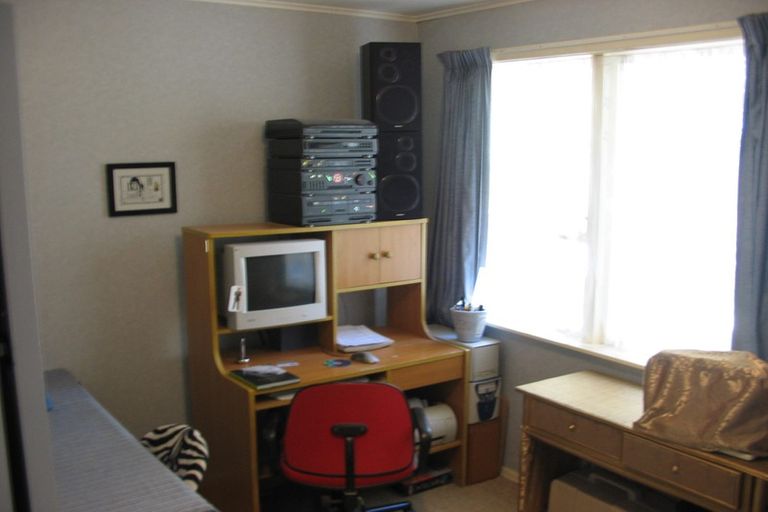 Photo of property in 26 Holmes Grove, Naenae, Lower Hutt, 5011