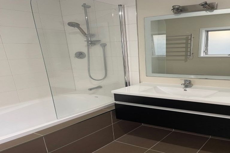 Photo of property in 4 Geoffrey Road, Torbay, Auckland, 0630