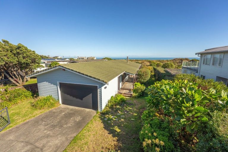 Photo of property in 9 Moana Street, Otaki Beach, Otaki, 5512
