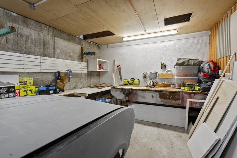 Photo of property in 10 Whitby Place, Westown, New Plymouth, 4310