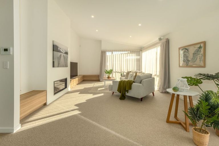 Photo of property in 15 Kaiwaru Place, Waikanae, 5036