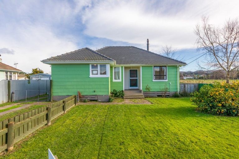Photo of property in 5 Bennett Street, Waipawa, 4210