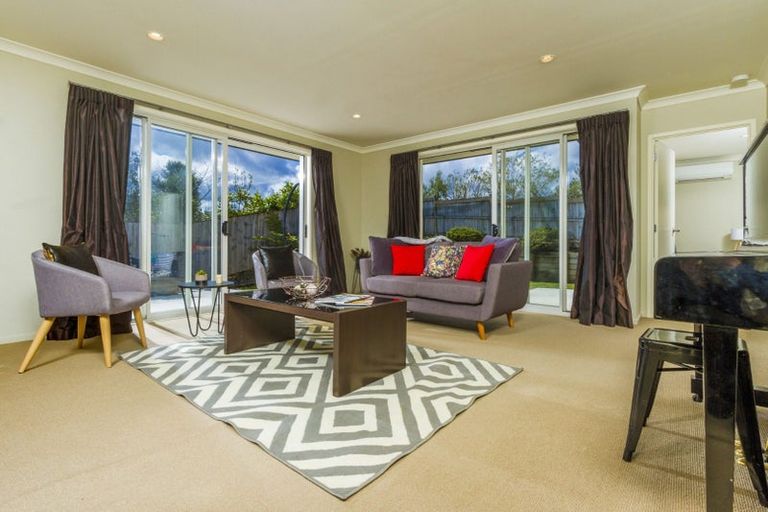 Photo of property in 42 Huntington Park Drive, Greenhithe, Auckland, 0632