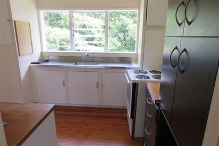 Photo of property in 37 Ocean View Road, Hillcrest, Auckland, 0627