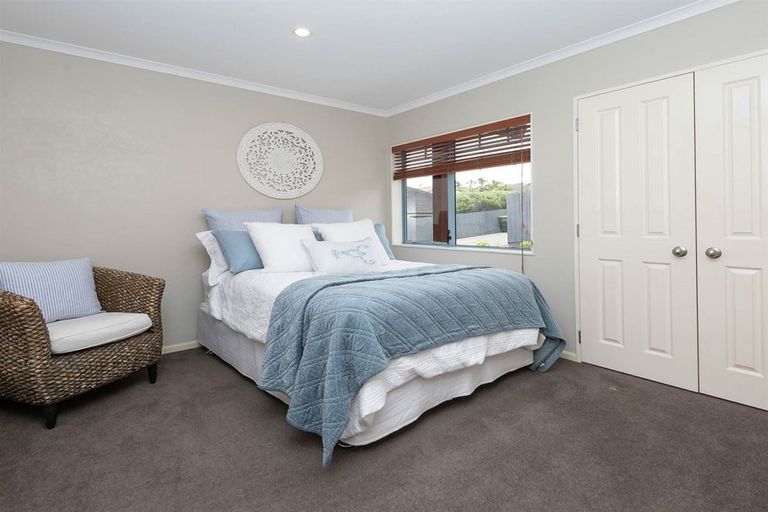 Photo of property in 31 Moyrus Crescent, East Tamaki Heights, Auckland, 2016