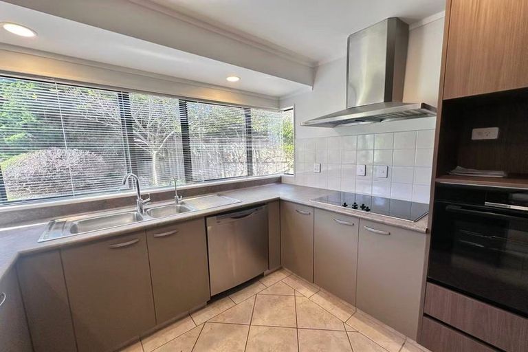 Photo of property in 39 Golfland Drive, Golflands, Auckland, 2013