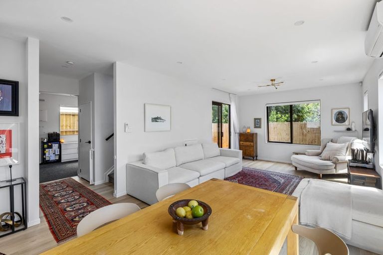 Photo of property in 27d Taipari Road, Te Atatu Peninsula, Auckland, 0610