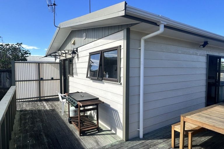 Photo of property in 3 Hodgkins Road, Waikanae Beach, Waikanae, 5036