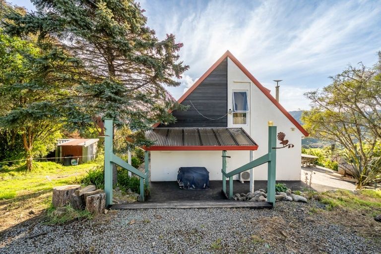 Photo of property in 1154e State Highway 2, Te Marua, Upper Hutt, 5018