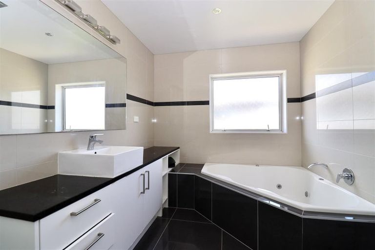 Photo of property in 10 Cahir Place, Flat Bush, Auckland, 2019