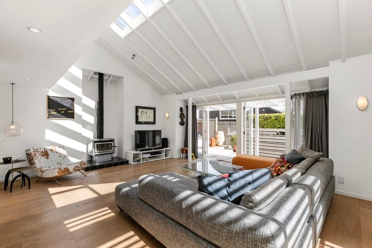 Photo of property in 11 Burrows Avenue, Karori, Wellington, 6012