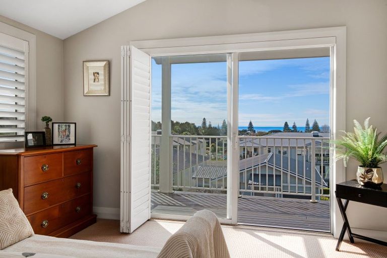 Photo of property in 9 Landmark Terrace, Orewa, 0931