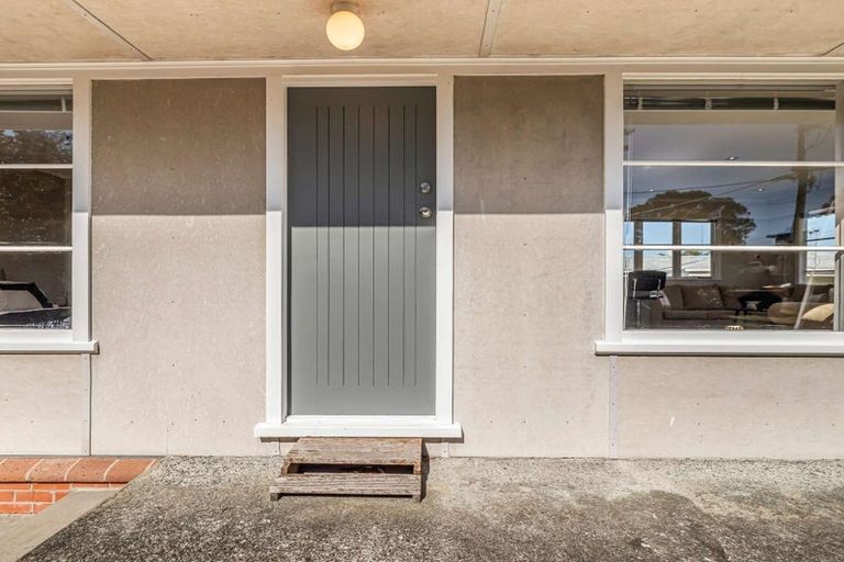 Photo of property in 33 James Mcleod Road, Shelly Beach, South Head, 0874